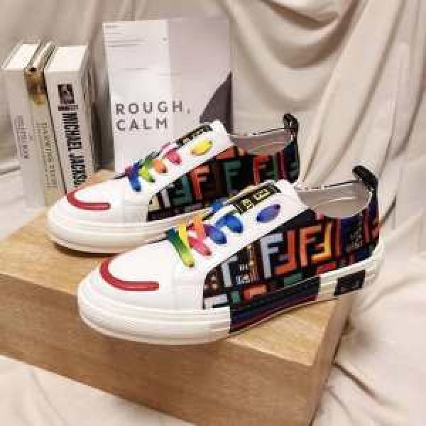 今年らしいおすすめ新品 フェンディ FENDI 2026秋断然ブランド推し ランニングシューズ おしゃれなファッションコーデ