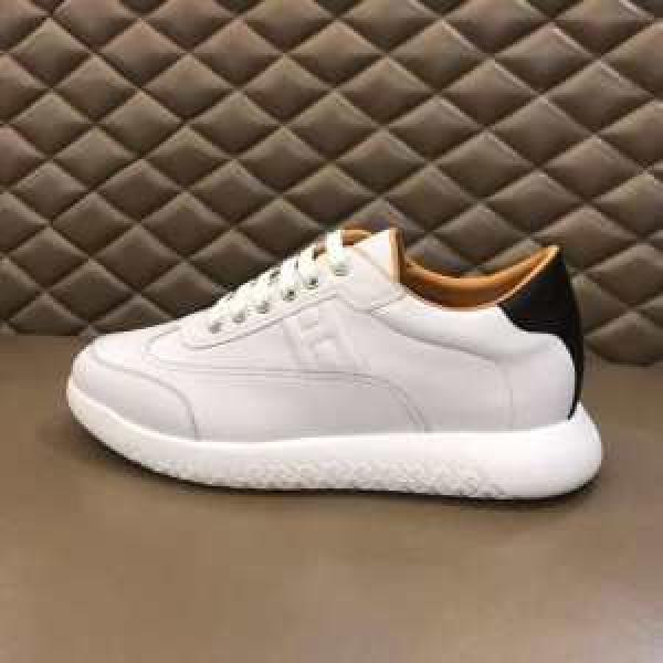 秋ファションのトレンド エルメス 一番おしゃれ秋冬トレンド HERMES 2026秋に注目したい ランニングシューズ おしゃれさんはいち早く取り