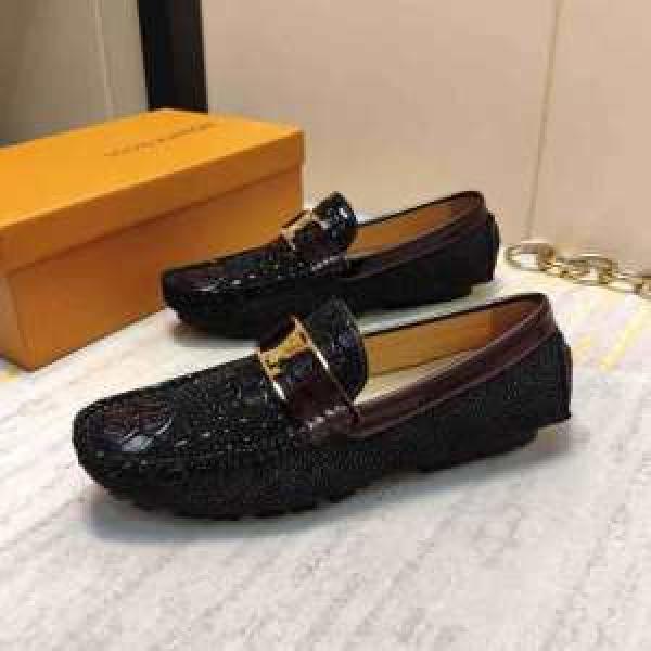 おしゃれ感度が高い秋冬トレンド ルイ ヴィトン寒い季節トレンド上品 LOUIS VUITTON ローファー 先取り 2026/2026秋冬ファッション