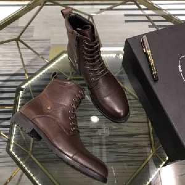 サイズのよさを感じる新作 ランニングシューズ プラダ 2025秋冬トレンド押さえておきたい PRADA 注目の秋ファッション一番