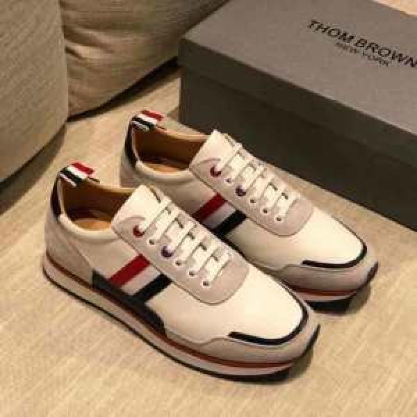 ランニングシューズ 絶対おさえるべきカラーと最新 トムブラウン やっぱり優しい色 THOM BROWNE 最新秋冬トレンドをチェック！2026-20秋冬