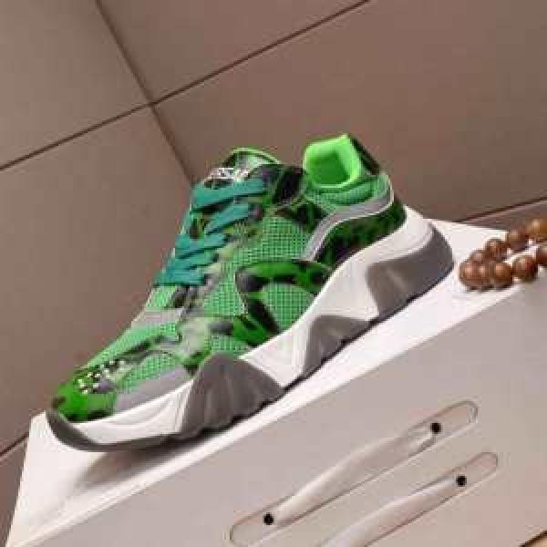 ヴェルサーチ今季トレンド新作はこれ VERSACE 速報！2026年秋ファッショントレンド ランニングシューズ 秋冬に大注目のカラー