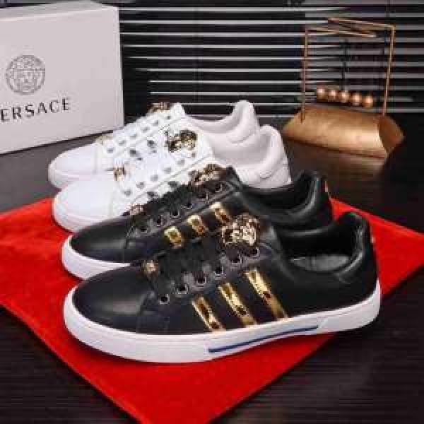 VERSACE  秋こそ楽しめるアイテム ヴェルサーチ 2026秋断然ブランド推しランニングシューズ 今年らしいおすすめ新品 秋冬コーデと相性がいい