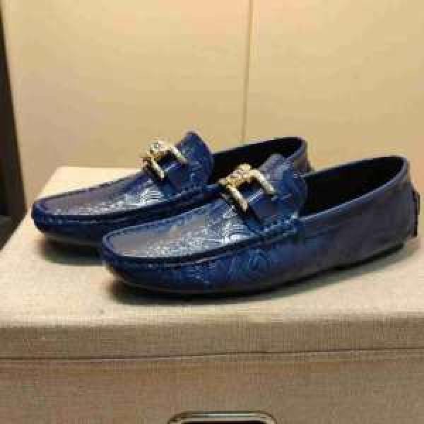 優しいのに存在感 ヴェルサーチ2026秋冬流行ファション  VERSACE 毎日はちょっとイイ秋冬新品 ローファー 最高にCOOL秋冬新作
