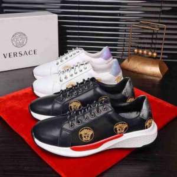 2019-2020秋冬のファッション ヴェルサーチ今季トレンド新作はこれ VERSACE 秋冬に大注目のカラー ランニングシューズ
