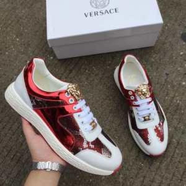 2026秋冬人気色おすすめ ヴェルサーチ人気ブランドの新作秋冬トレンド VERSACE ランニングシューズ 秋トレンドの新定番