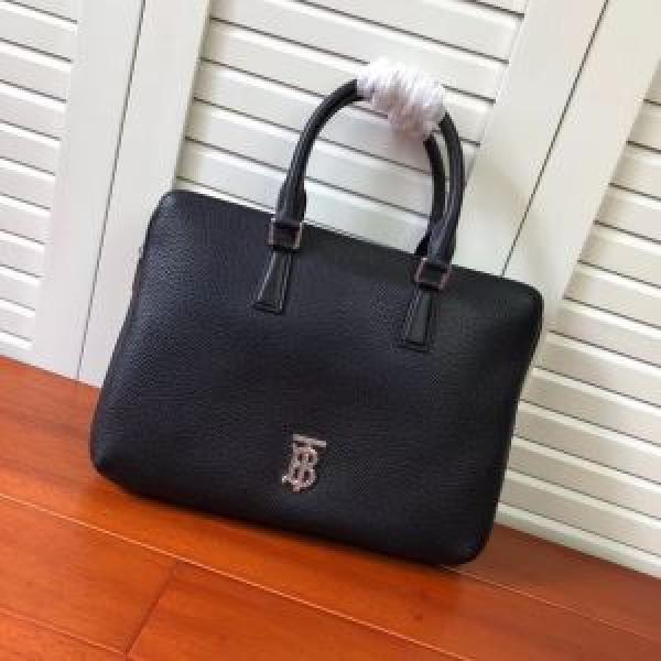 ハンドバッグ スタイリッシュでおしゃれ秋冬新作　バーバリー バランスの取れたコーデスタイルBURBERRY　2025/2025年最新のブランド新品.47.