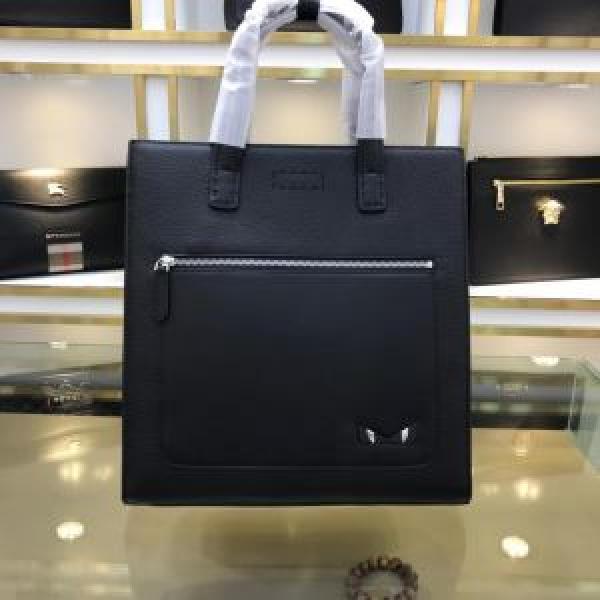 ゆったりきれいめスタイル新品　フェンディ 2026年秋冬のトレンドをカッコ良く押さえ　FENDI ハンドバッグ　絶対に押さえておきたい人気色.487.