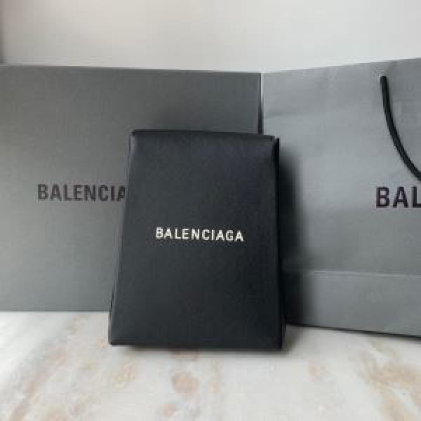 秋冬もちろん主役級 バレンシアガ 2026秋のファッショントレンドはこれ BALENCIAGA 秋ファションのトレンド ポーチ.51.