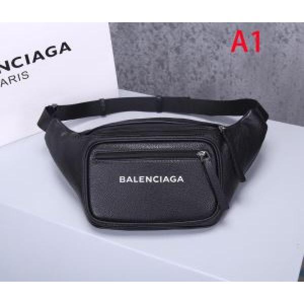 秋冬コーデと相性がいい バレンシアガ おしゃれなファッションコーデ BALENCIAGA ウエストポーチ 2026トレンド秋冬おすすめ安い.51.