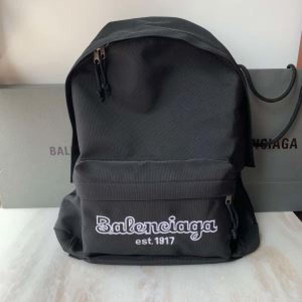 秋冬コーデと相性がいい バレンシアガ おしゃれなファッションコーデ BALENCIAGA リュック 2026トレンド秋冬おすすめ安い.51.
