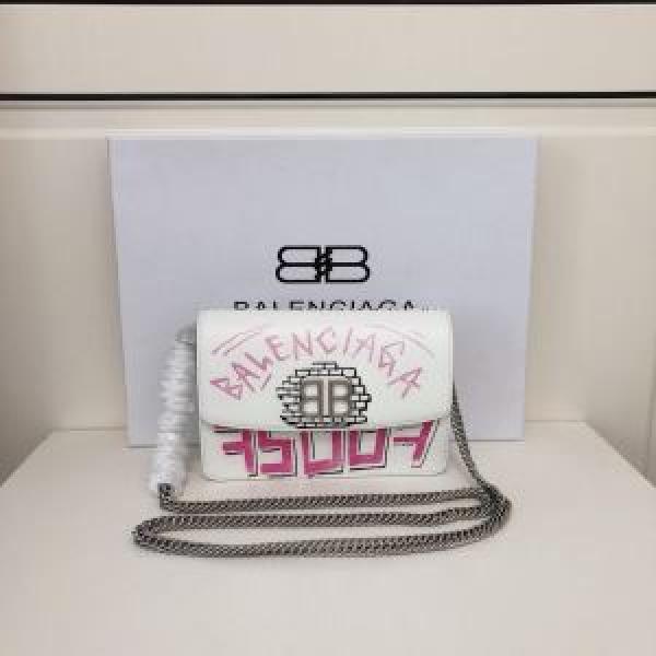 ミニバッグ秋冬にお世話になる定番  バレンシアガ優しいのに存在感  BALENCIAGA 【最新】2026年秋冬のトレンド速報.51.