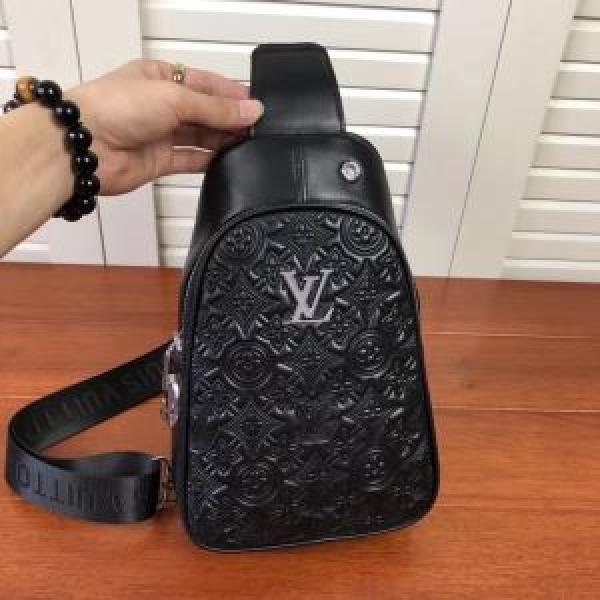 やっぱり優しい色 ルイ ヴィトン 秋にこれがはやりそう LOUIS VUITTON サイズのよさを感じる新作 ウエストバック 【2026秋冬トレンド】押さえておきたい.45.