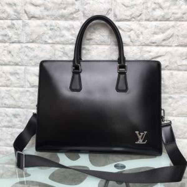 秋冬コーデと相性がいい ルイ ヴィトン おしゃれなファッションコーデ LOUIS VUITTON ハンドバッグ 【最新】2026年秋冬のトレンド速報.45.