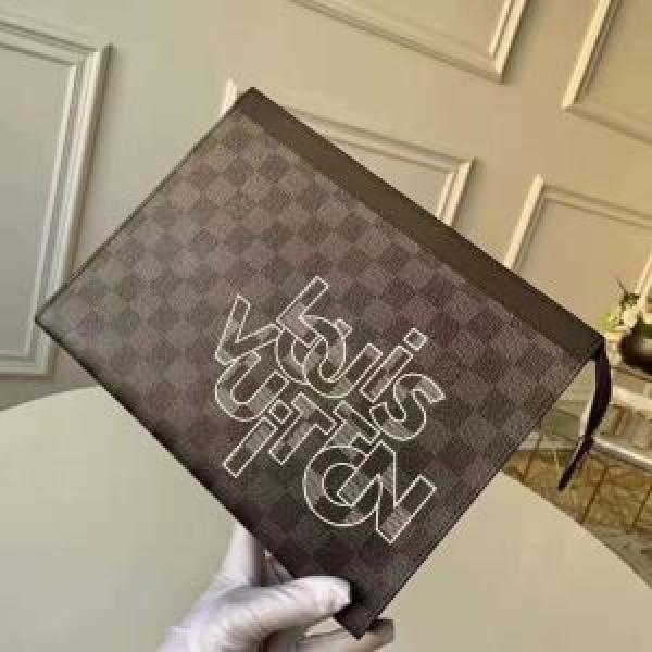 ポーチ  トレンド入り確実最新コレクション ルイ ヴィトン2026年秋冬に欠かせない  LOUIS VUITTON おしゃれでおすすめ今季トレンド.45.