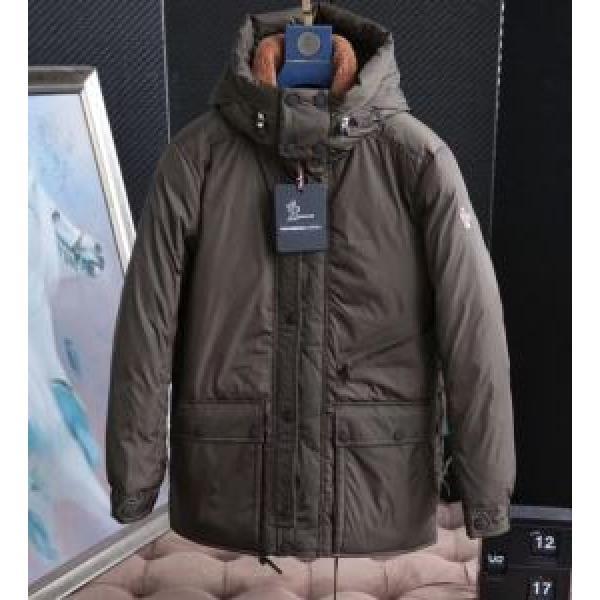 大人にも取り入れやすいコーデ MONCLER モンクレール 軽くて着心地も抜群  ダウンジャケット メンズ 2色可選  2026?2026秋冬流行色紹介