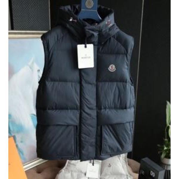 秋らしい雰囲気を作ってくれる MONCLER  モンクレール2026秋のファッショントレンドはこれ ダウンジャケット メンズ 定番モデルを狙いたい