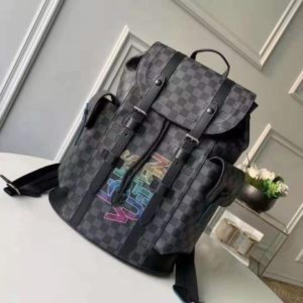 LOUIS VUITTON  人気ブランドの秋冬新色 ルイ ヴィトン 2025トレンドカラー秋冬セール リュック 着心地もなめらかで快適.45.