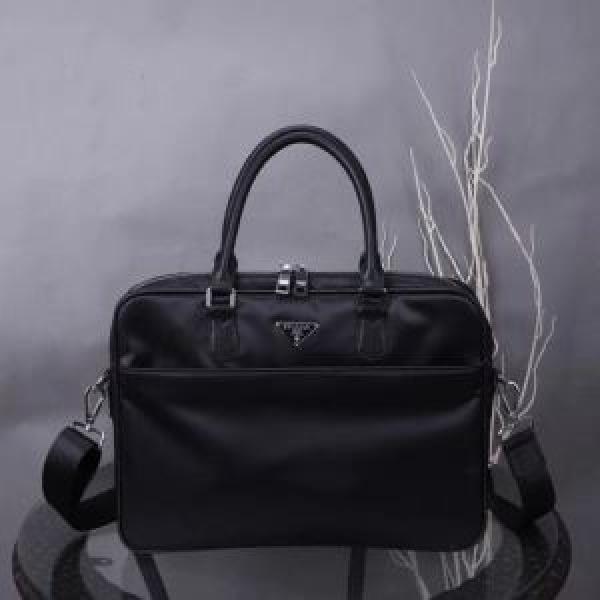 2026-20秋冬トレンドファッション プラダ PRADA 最新秋冬トレンドをチェック ハンドバッグ  秋冬流行りファション.57.