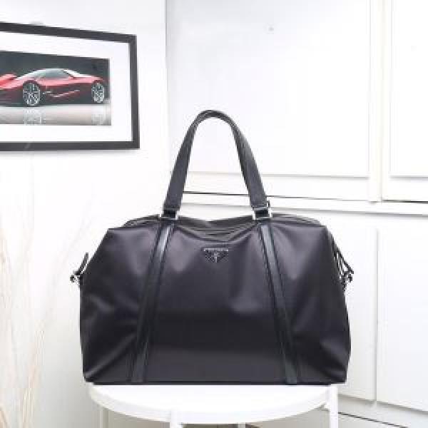 毎日はちょっとイイ秋冬新品 プラダファッショントレンドを早速チェック  PRADA ハンドバッグ 2026秋冬流行ファション.57.