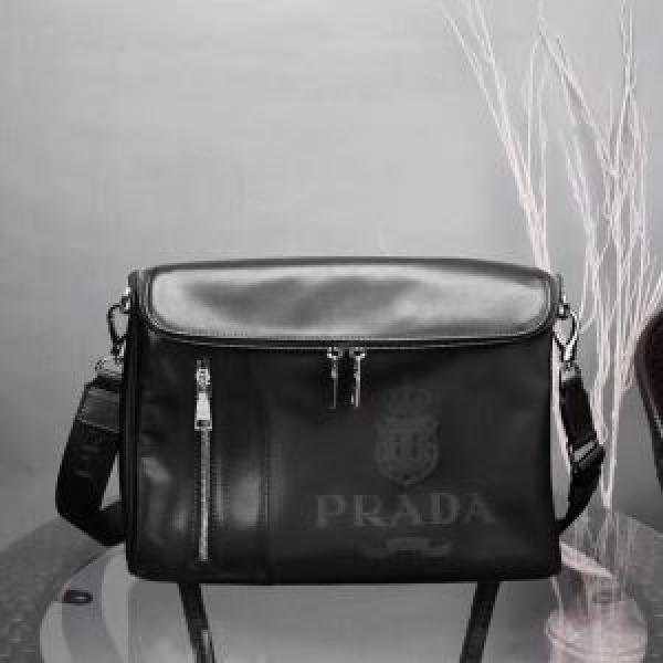 最高にCOOL秋冬新作  プラダ シンプルに着こなしたい PRADA 最速2026秋冬トレンドブランド ショルダーバッグ.57.
