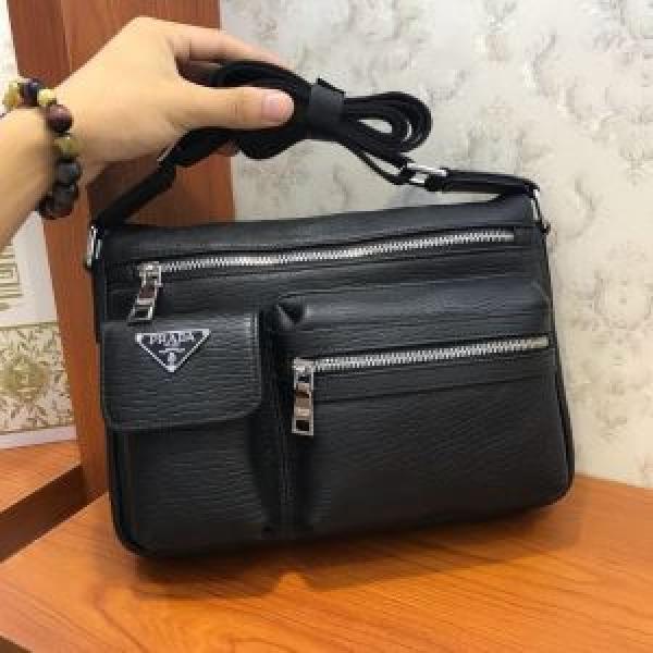 ショルダーバッグ  今年らしい新しい人気色 プラダ 【2026秋冬】今きてる最先端ブランド PRADA 現在流行中のおすすめ人気.57.