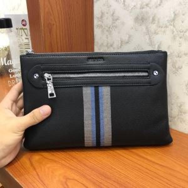 ポーチ  お洒落で秋冬注目トレンド プラダ 更にトレンドが急上昇中 PRADA  【2026秋冬】の注目トレンド.57.