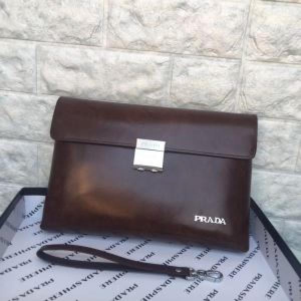 PRADA おしゃれに秋を迎えるために プラダ 2026トレンドカラー秋冬セール  ポーチ 人気ブランドの秋冬新色.57.