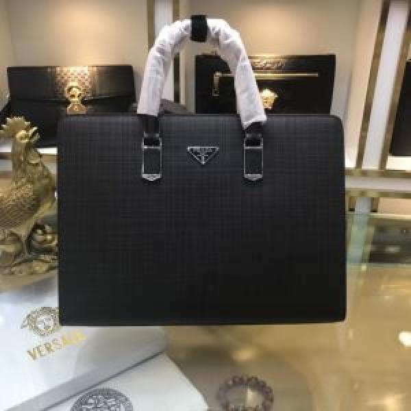 プラダ 2026年秋冬に欠かせない PRADA トレンド入り確実最新コレクション ハンドバッグ 活躍するトレンドアイテム.57.