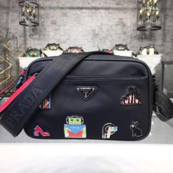 ショルダーバッグ おしゃれ感度が高い秋冬トレンド  プラダ PRADA 先取り 2026/2026秋冬ファッション.57.
