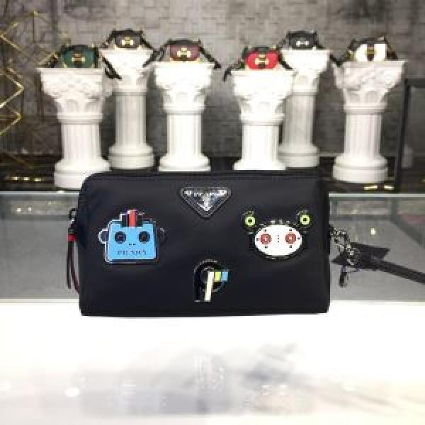 PRADA 最新作おすすめしたい秋冬 プラダ  寒い季節トレンド上品 ポーチ  今年の秋冬のトレンド激安セール.57.