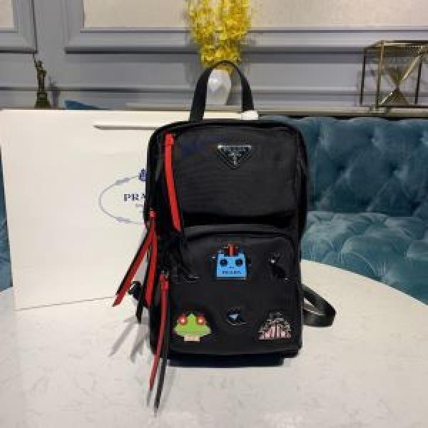 リュック やっぱり優しい色 プラダ 【2026秋冬トレンド】押さえておきたい PRADA サイズのよさを感じる新作.57.