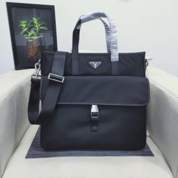 ハンドバッグ  今年らしいおすすめ新品  プラダ 秋冬コーデと相性がいい PRADA 2026秋断然ブランド推し.57.