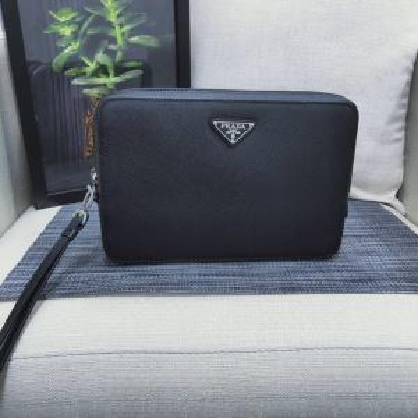 ポーチ 今年の流行りファション プラダ【2026秋冬トレンド】押さえておきたい  PRADA やっぱり優しい色 2色可選.57.