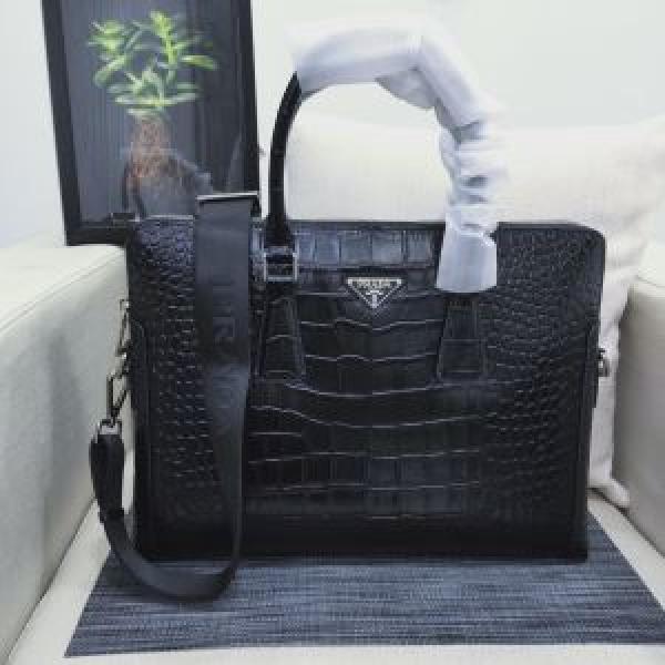 ビジネスバッグ 秋服コーデ2026年版  プラダ 秋にはやる最新作を先取り  PRADA 大胆なチェックの人気トレンド.57.