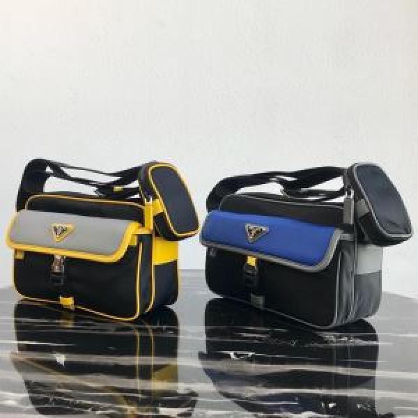 ショルダーバッグ おしゃれさんはいち早く取り プラダ PRADA 2026秋、イチオシ上品 2色可選 新作アイテムが今年流.57.