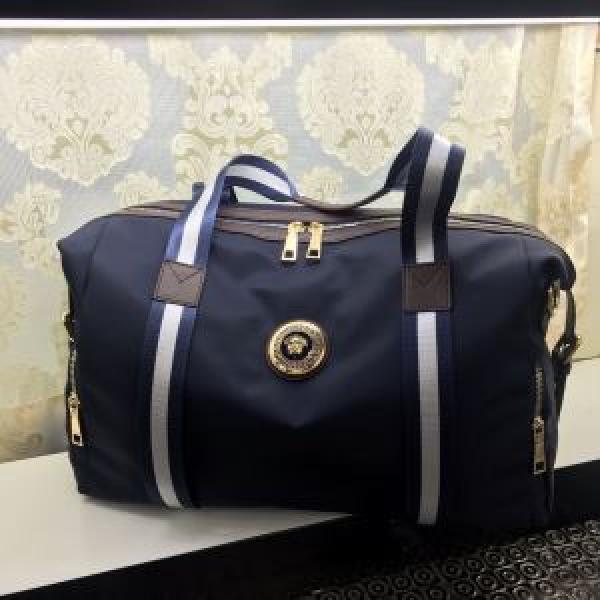 ヴェルサーチVERSACE カジュアルコーデオシャレ スーツケース もちろん相性抜群 速報！2026年秋ファッショントレンド.82.