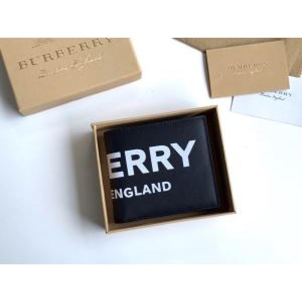 バーバリー 今年の流行りファション BURBERRY やっぱり優しい色 財布/ウォレット 【2026秋冬トレンド】押さえておきたい.156.