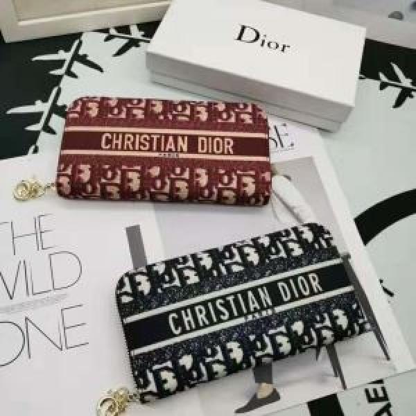 DIOR 注目の秋ファッション一番 ディオール  おしゃれに秋を迎えるために 2色可選 財布/ウォレット 2026秋冬トレンド押さえておきたい.107.