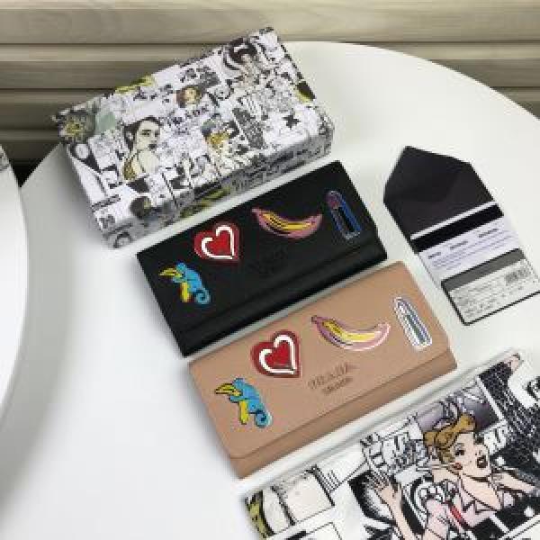 おしゃれ度アップ秋冬コレクション プラダ PRADA 2026秋のファッショントレンドはこれ 財布/ウォレット 秋ファションのトレンド2色可選.105.