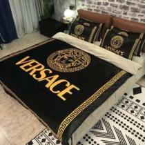 一番おしゃれ秋冬トレンド ヴェルサーチ 気になる2026年秋のファッション VERSACE 寝具4点セット