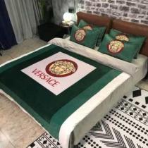 VERSACE 寝具4点セット 最新トレンドコーデおすすめヴェルサーチ 2026-20秋冬取り入れやすい
