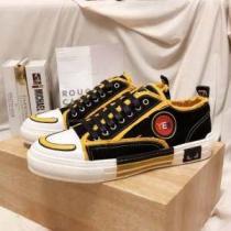 ランニングシューズ 秋ファションのトレンド フェンディ 一番おしゃれ秋冬トレンド FENDI おしゃれさんはいち早く取り  2026秋に注目したい