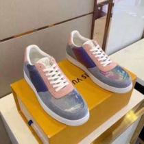 ルイ ヴィトン LOUIS VUITTON 大人かわいい秋冬コーデを楽しみ  ランニングシューズ 2026秋のファッショントレンドはこれ