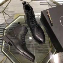 ランニングシューズ 今年の流行りファション プラダ PRADA やっぱり優しい色 【2026秋冬トレンド】押さえておきたい