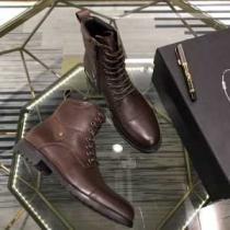サイズのよさを感じる新作 ランニングシューズ プラダ 2025秋冬トレンド押さえておきたい PRADA 注目の秋ファッション一番