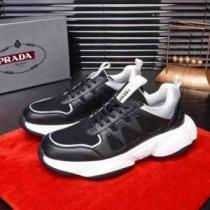 秋冬もちろん主役級 ランニングシューズ プラダ PRADA 大人かわいい秋冬コーデを楽しみ 2026秋のファッショントレンドはこれ