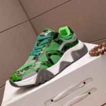 ヴェルサーチ今季トレンド新作はこれ VERSACE 速報！2026年秋ファッショントレンド ランニングシューズ 秋冬に大注目のカラー