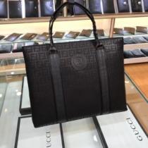 ハンドバッグ 大人っぽさや重厚感をカジュアル　フェンディとにかく暖かい防寒着おすすめ　FENDI　2026/2026年最新のブランド新品.487.