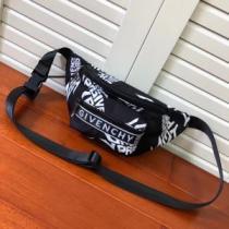 2026-20秋冬トレンドファッション ジバンシー GIVENCHY 最新秋冬トレンドをチェック ウエストポーチ 秋冬流行りファション.91.